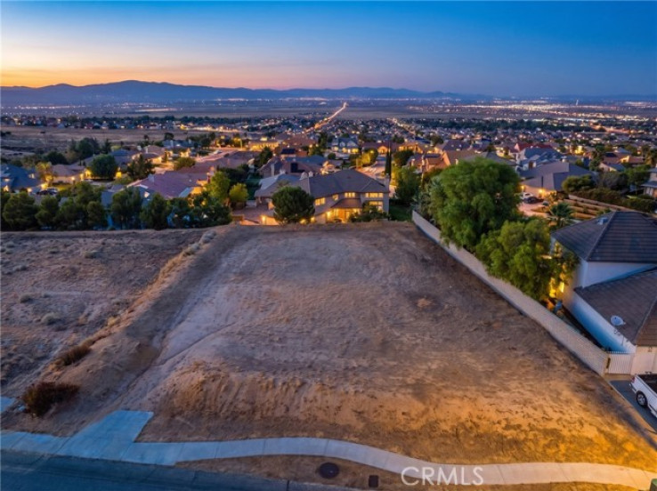 Land in Quartz Hill