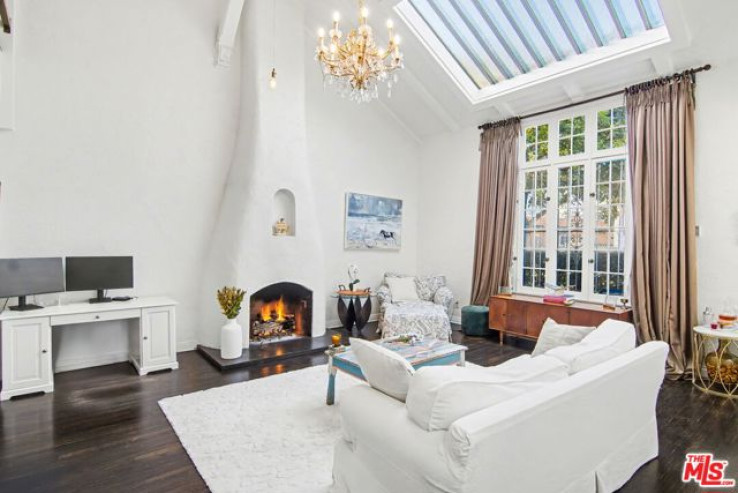 1 Bed Home for Sale in Los Angeles, California