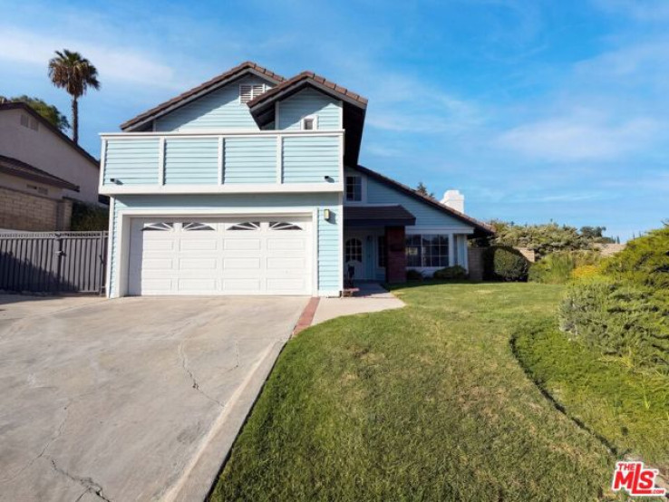 4 Bed Home for Sale in Santa Clarita, California