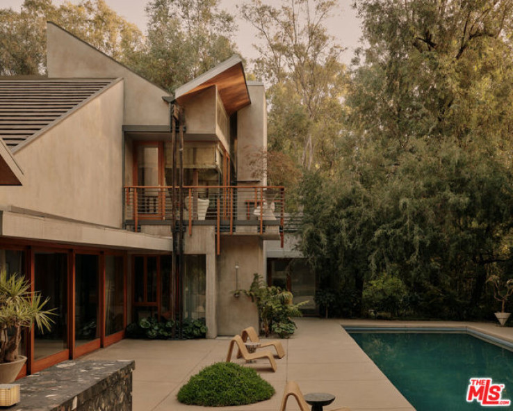 4 Bed Home for Sale in Los Angeles, California