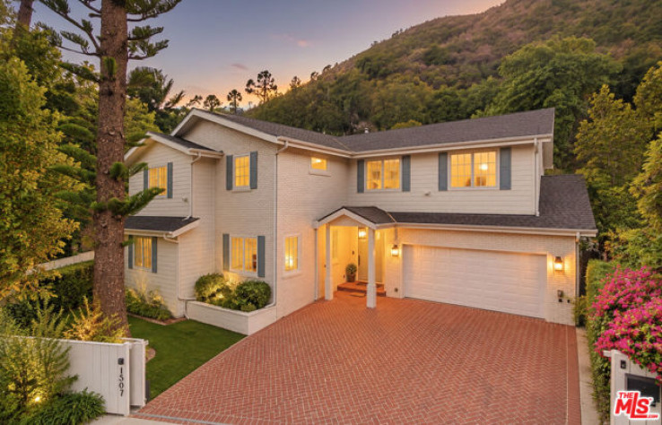 5 Bed Home for Sale in Los Angeles, California