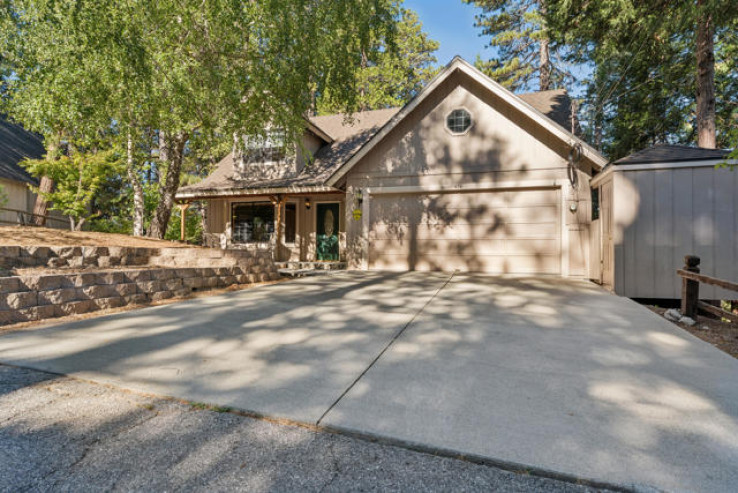 Residential Home in Arrowhead Woods