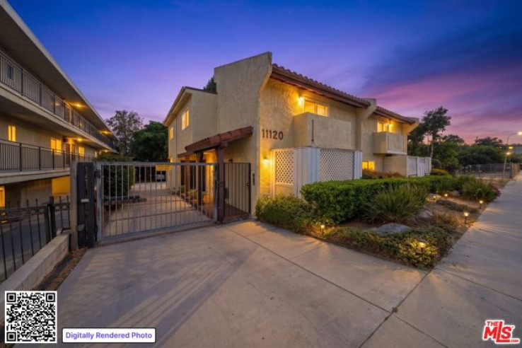 Residential Home in Toluca Lake
