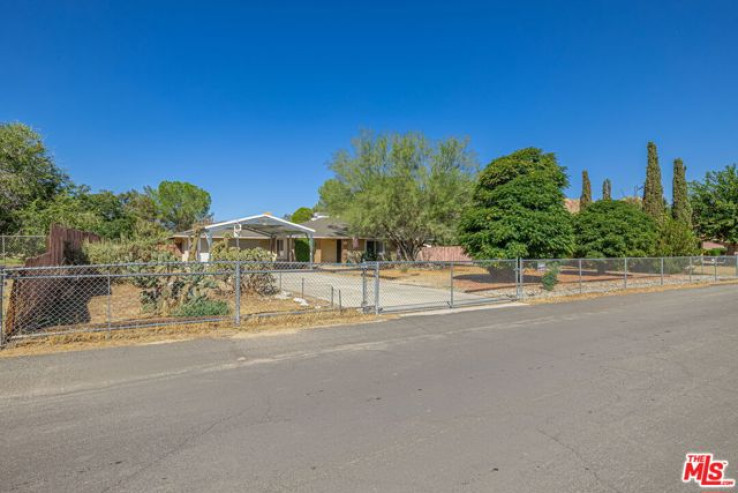 3 Bed Home for Sale in Lake Los Angeles, California