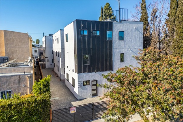  Income Home for Sale in North Hollywood, California