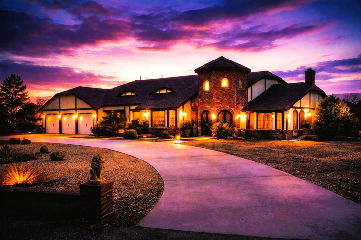 5 Bed Home for Sale in Apple Valley, California