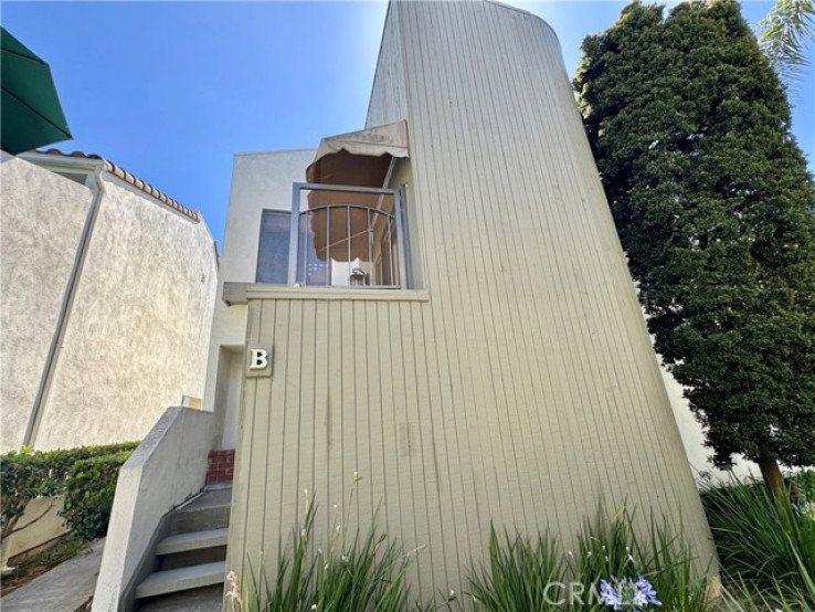 2 Bed Home for Sale in Costa Mesa, California