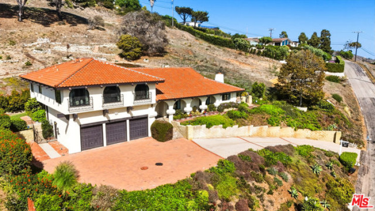 5 Bed Home for Sale in Malibu, California