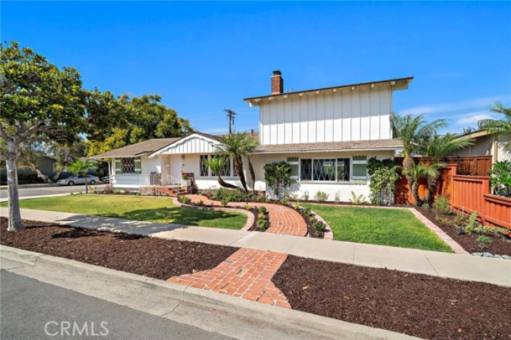 4 Bed Home for Sale in Costa Mesa, California