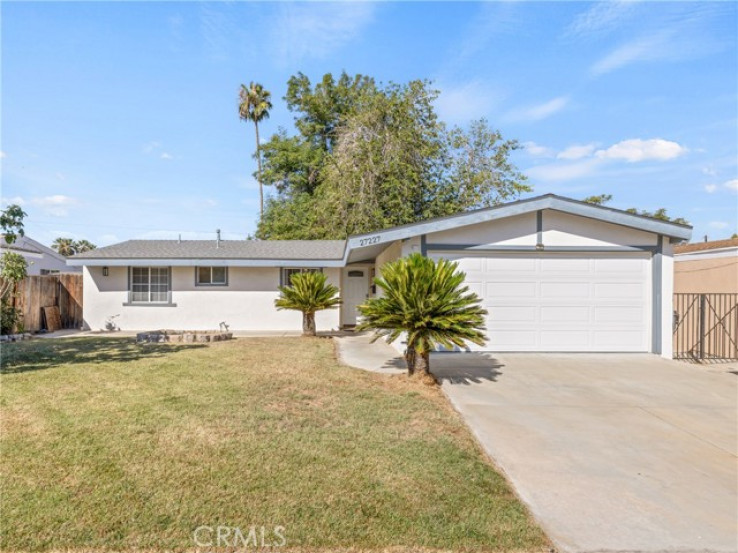 Residential Home in Canyon Country 1