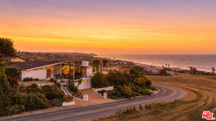 4 Bed Home for Sale in Malibu, California