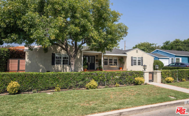 3 Bed Home for Sale in Burbank, California