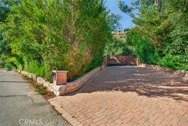 4 Bed Home for Sale in Tujunga, California