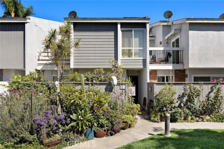 3 Bed Home for Sale in Costa Mesa, California