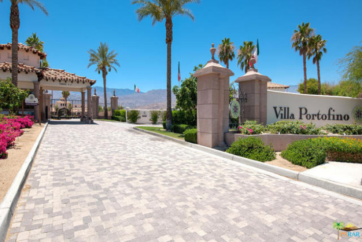 Residential Home in North Palm Desert