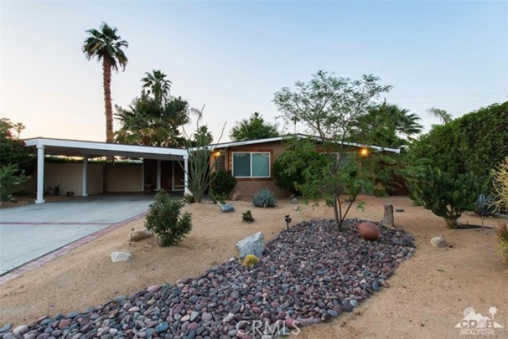 Residential Home in North Palm Desert