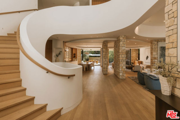 7 Bed Home for Sale in Beverly Hills, California