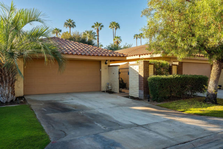 Residential Home in North Palm Desert