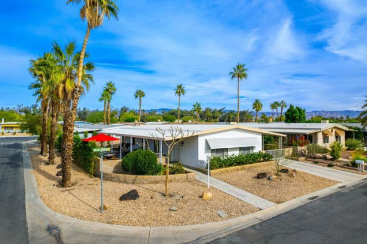 Residential Home in North Palm Desert