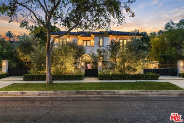 6 Bed Home for Sale in Beverly Hills, California