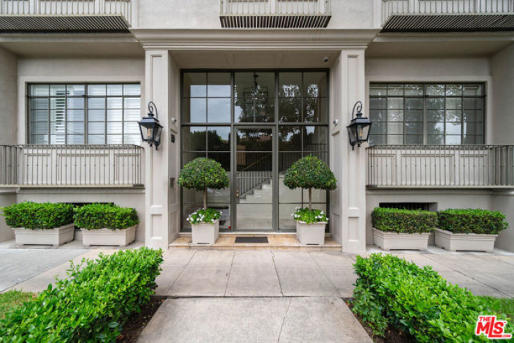 Residential Home in Beverly Hills