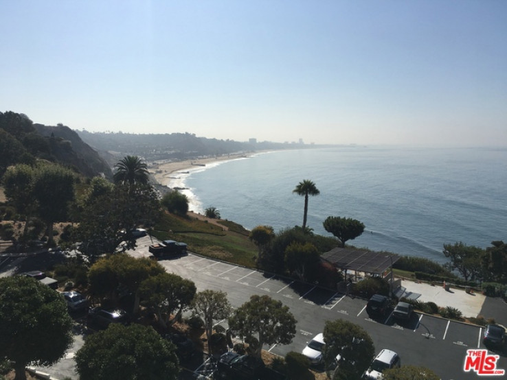 1 Bed Home for Sale in Pacific Palisades, California