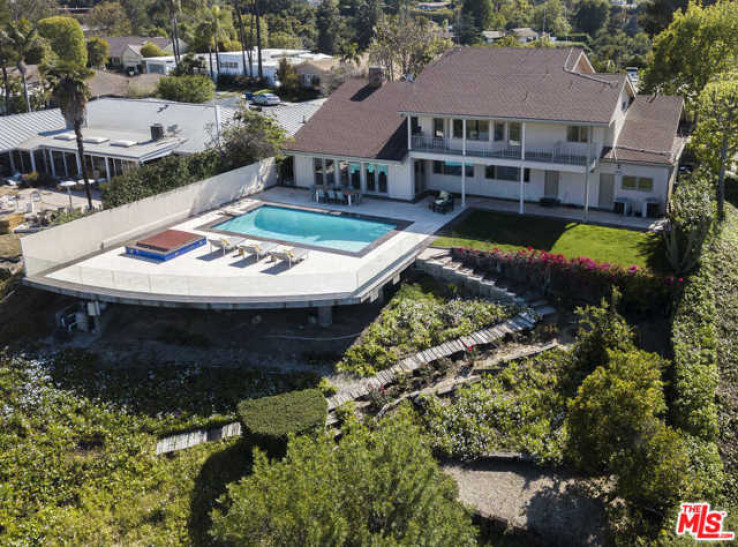 Residential Home in Sherman Oaks