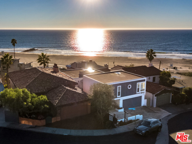 3 Bed Home for Sale in Playa del Rey, California