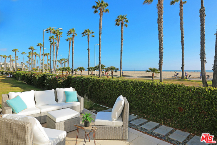 4 Bed Home for Sale in Santa Monica, California