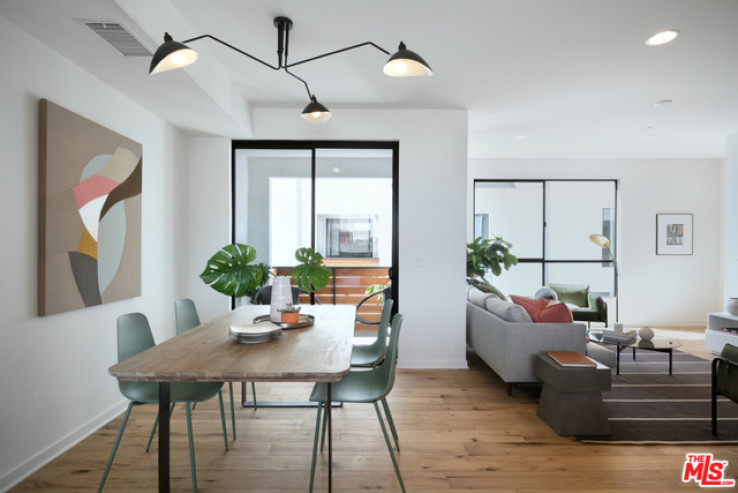 Residential Home in North Hollywood
