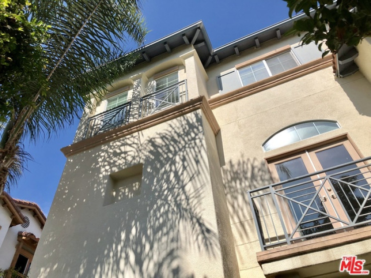 3 Bed Home for Sale in Los Angeles, California