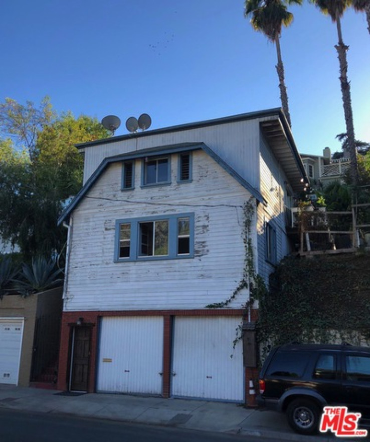 Residential Home in Hollywood Hills East
