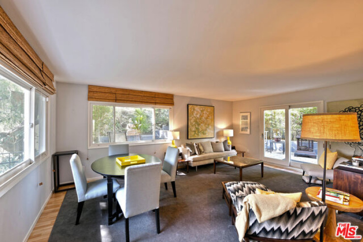 Residential Home in Hollywood Hills East