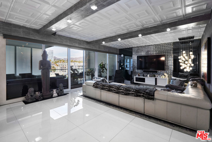 Modern Hollywood Architectural Beauty