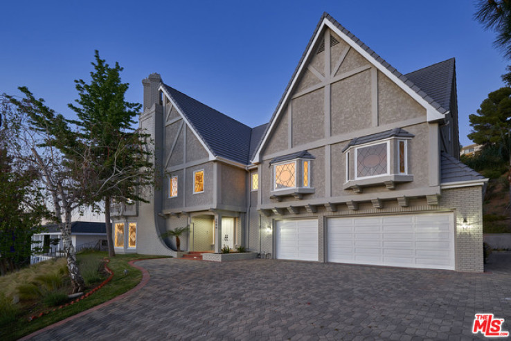 6 Bed Home for Sale in Encino, California