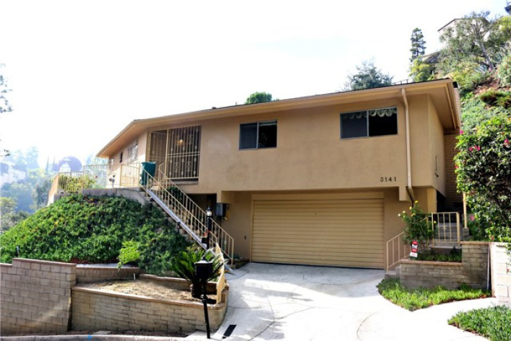 Residential Home in Hollywood Hills East