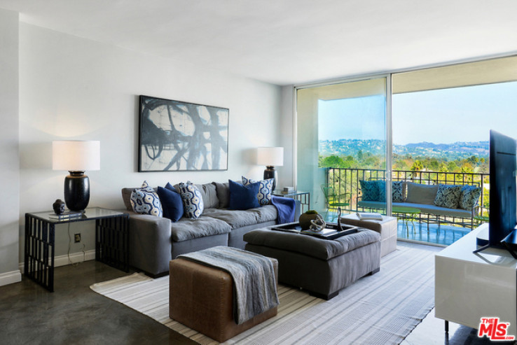 1 Bed Home for Sale in Los Angeles, California