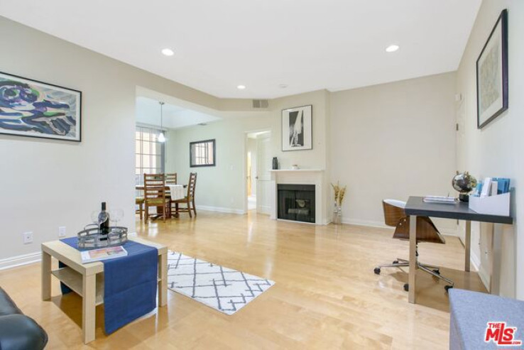 Residential Home in Hollywood