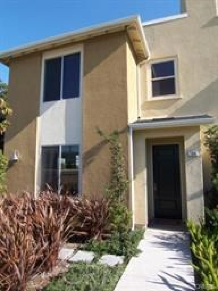 Residential Home in Holly Glen/Del Aire