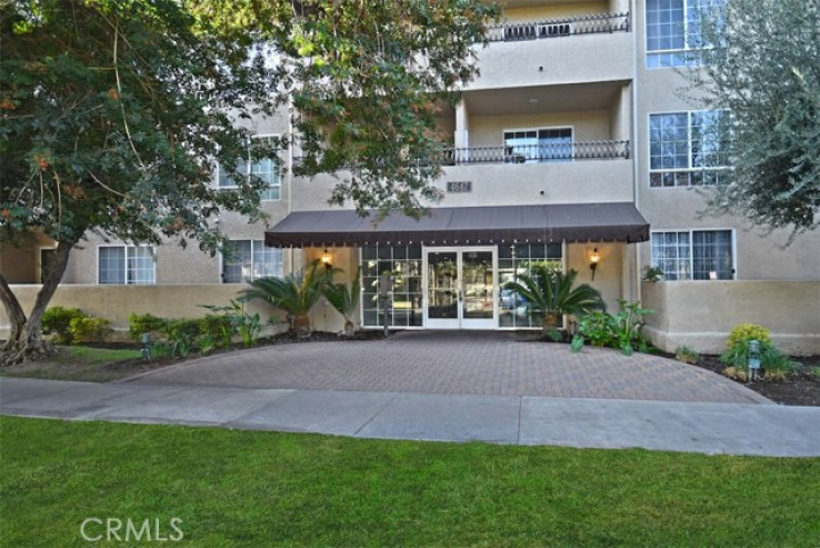 1 Bed Home for Sale in Sherman Oaks, California