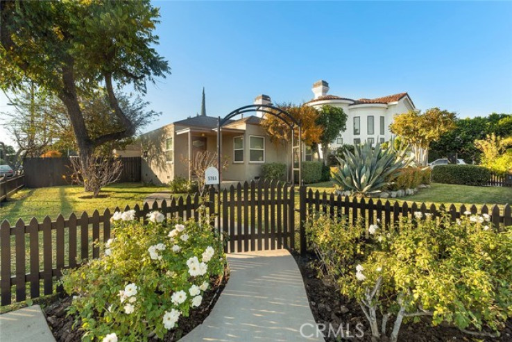 Residential Home in Valley Glen