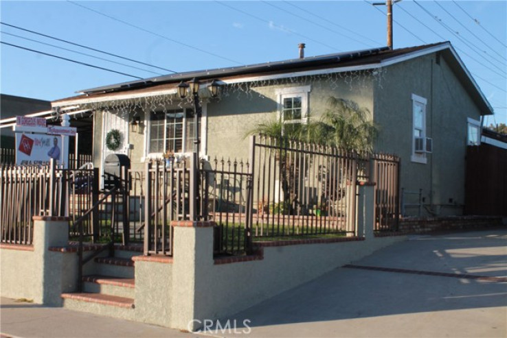 4 Bed Home for Sale in Hawthorne, California