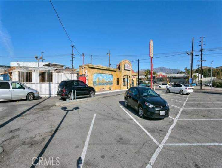  Commercial for Sale in Sun Valley, California