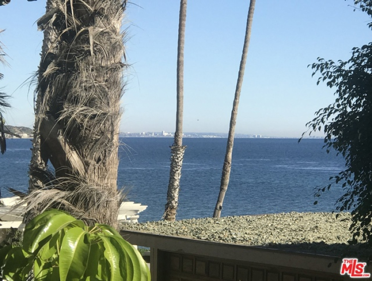 1 Bed Home to Rent in Malibu, California