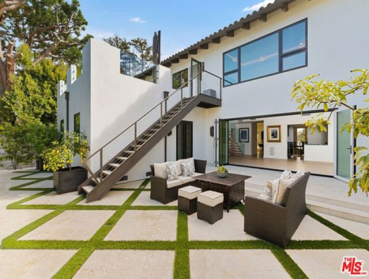 5 Bed Home for Sale in Pacific Palisades, California
