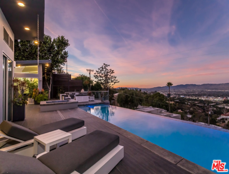 2 Bed Home for Sale in Los Angeles, California