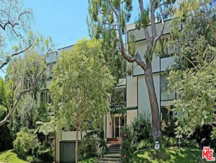 2 Bed Home to Rent in Beverly Hills, California