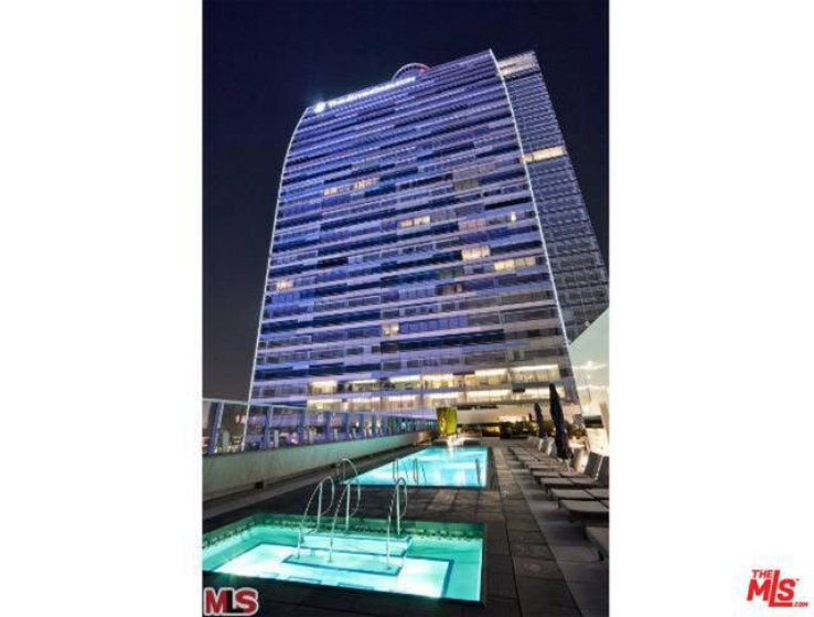 44th Floor Luxury Residence For Rent At The Ritz Carlton Residences