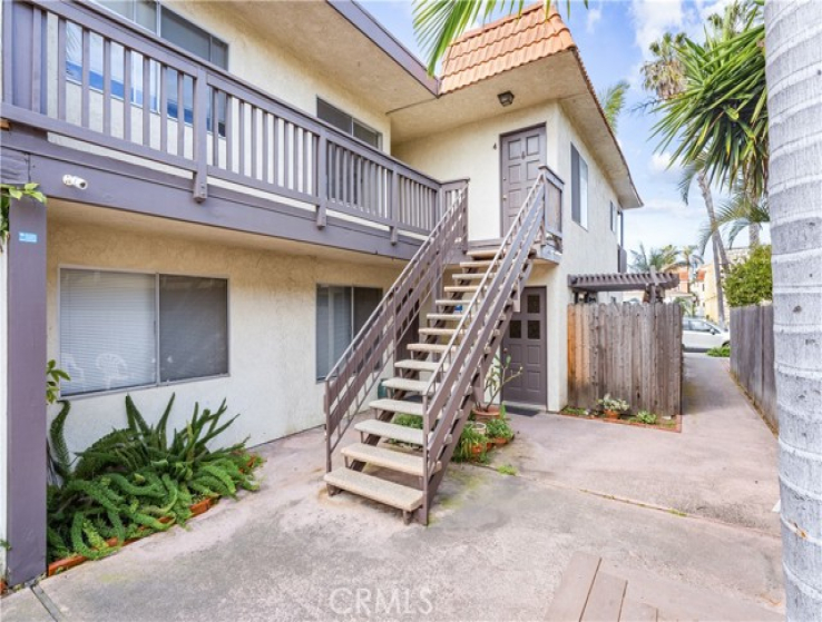  Income Home for Sale in Huntington Beach, California