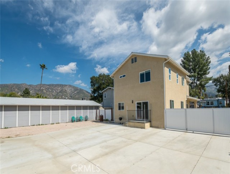 4 Bed Home to Rent in Sunland, California